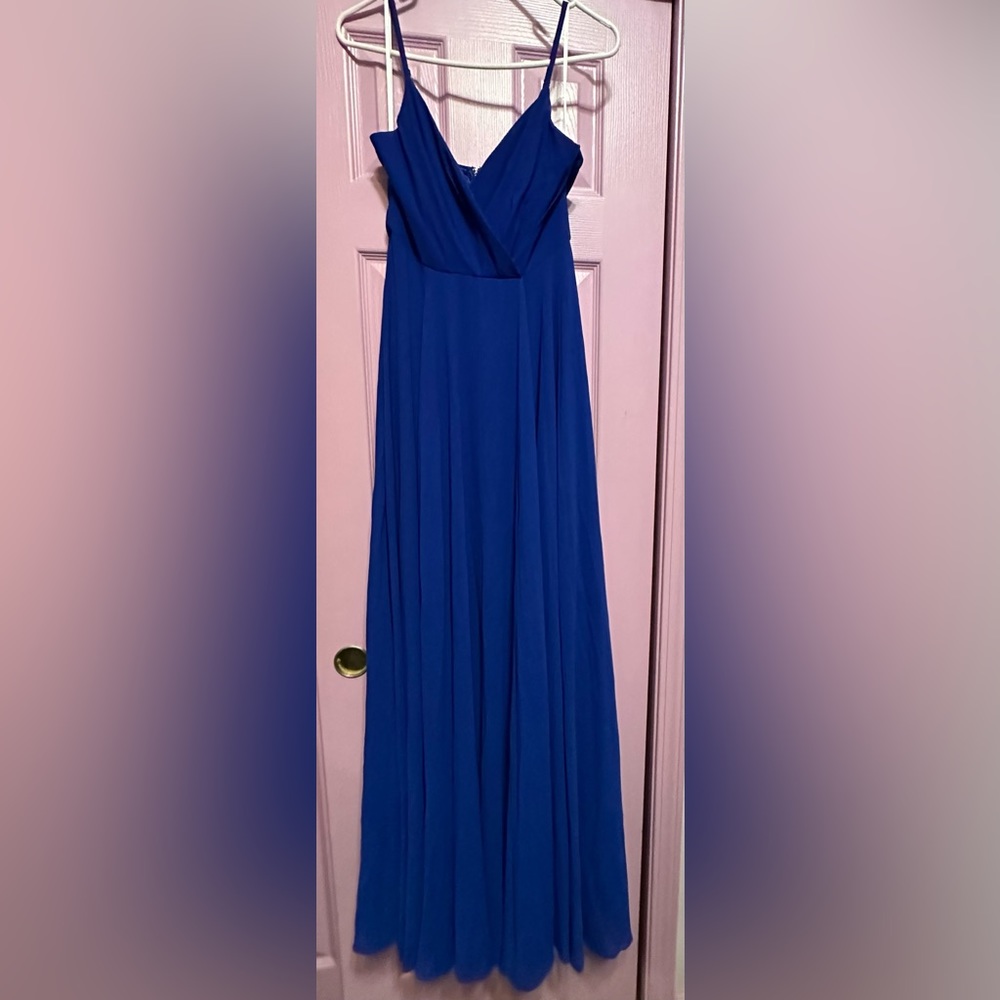 Lulu’s long royal blue dress